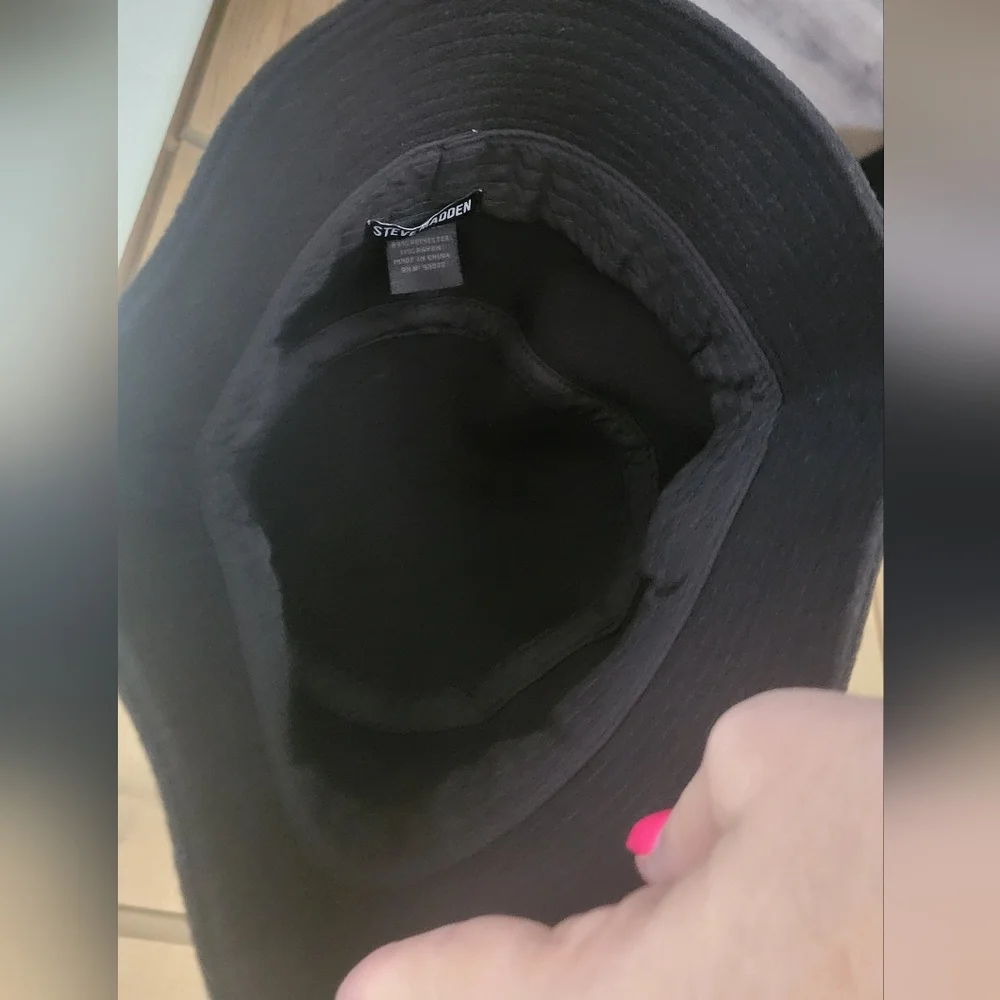 Steve Madden bucket hat. NWT. Great Fall Acsessory